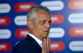 Reinaldo Rueda pidió perdón a la afición de Honduras. A sus 68 años de edad puso en duda su continuidad como técnico. FOTO AFP
