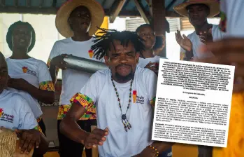 Cantadoras y músicos del Urabá antioqueño interpretan bullerengue durante una muestra cultural en Turbo, donde grupos culturales mantienen viva esta tradición afrocolombiana. FOTO EL COLOMBIANO