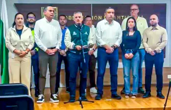 El gobernador de Antioquia hizo el anuncio de su intención de presentar una nulidad contra la suspensión de las órdenes de captura en compañía de los alcaldes del Valle de Aburrá. FOTO: Cortesía