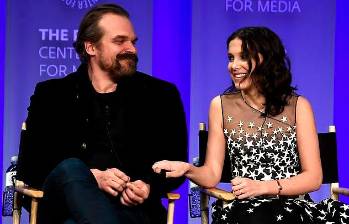 David Harbour y Millie Bobby Brown tienen papeles protagónicos en la serie de Netflix. Foto: Getty