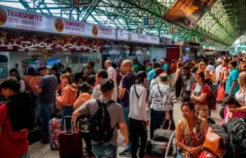 La mujer fue encontrada desmayada en la zona de taquillas y trasladada de inmediato a la oficina de primeros auxilios del terminal. FOTO: Camilo Suárez (foto de referencia)