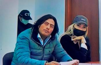 En la imagen Nicolás Petro Burgos junto a su exesposa, Daysuris Vásquez, ambos procesados por el presunto manejo de dinero irregular para la campaña de Gustavo Petro. FOTO CORTESÍA