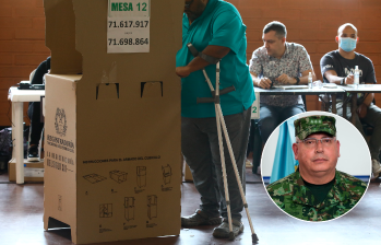 El comandante de las Fuerzas Militares, general Helder Giraldo (foto detalle), ordenó tomar medidas estrictas para garantizar el normal desarrollo de las elecciones. FOTO EL COLOMBIANO