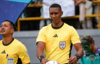 El árbitro central Diego Ulloa del Valle del Cauca fue el designado para el duelo de ida de la final entre el Independiente Medlelín y Santa Fe, en El Campín. FOTO COLPRENSA 