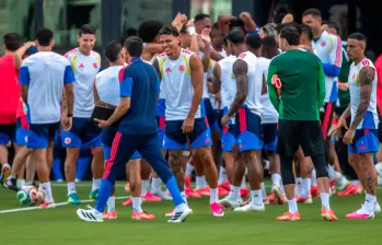 En la imagen se ve a Richard Ríos sonriente, una muestra del ambiente positivo que vive la Selección en el Mundial. FOTO 