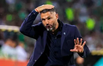 Atlético Nacional cayó en Pereira por la tercera fecha de la Liga Betplay-2, con dos hombres menos por expulsión, algo que dañó la planificación de Javier Gandolfi. FOTO CAMILO SUÁREZ 