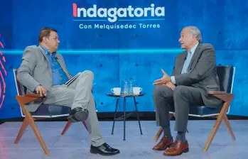 Melquisedec Torres, columnista de EL COLOMBIANO, entrevistó al general (r) Óscar Naranjo. IMAGEN TOMADA DE VIDEO.