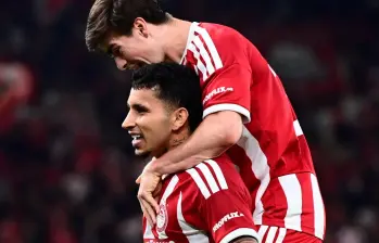 Gustavo puerta festejó su primer gol con el Olympiacos en su debut. FOTO @olympiacosfc 