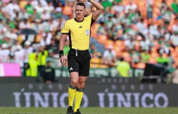 El central antioqueño Wílmar Roldán lidera el grupo d 13 árbitros colombianos que hacen la pretemporada en Paraguay. FOTO MANUEL SALDARRIAGA