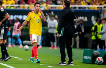 El futbolista colombiano James Rodríguez fue el capitán de la Selección Colombia en Guadalajara. Al salir le pasó el brazalete a Juanfer. Foto: Juan Antonio Sánchez