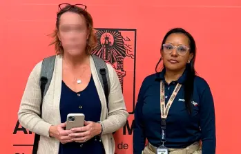 La mujer llegó este martes en la noche en un vuelo que llegó al aeropuerto internacional José María Córdova procedente de EE. UU. FOTO: MIGRACIÓN