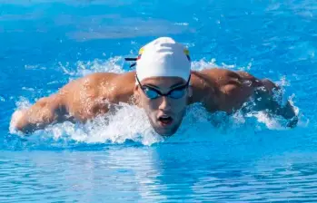 El nadador antioqueño Emiliano Calle Bedoya es una de las nuevas joyas que tiene la región y el país con miras a los eventos internacionales y para Juego Olímpicos de Los Ángeles 2028. FOTO CAMILO SUÁREZ 