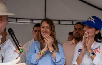 Los colombianos se acercan a las urnas en una jornada que durará de 8 am a 4 pm. Foto: Camilo Suárez