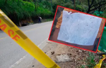 La víctima no ha sido identificada por las autoridades. El letrero estaban manuscrito en una hoja de cuaderno. FOTO: CORTESÍA.