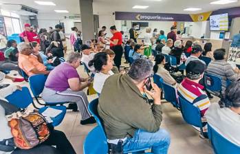 Panorama en una de las farmacias de los afiliados de Nueva EPS en Medellín. FOTO Julio César Herrera