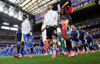 En el Mundial se pueden ver postales de ambos equipos saliendo al terreno de juego con similar color de guayos, como lo ocurrido en Alemania vs Curazao. Foto: Xinhua