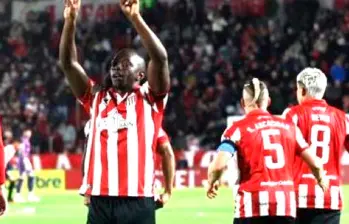 Edwuin Cetré celebra su gol ante Carabobo por la Copa Libertadores y le dedica el tanto a Juan Ramón Verón, quien falleció este martes en Argentina. FOTO: Tomada de X @Libertadores