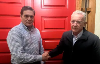 Pinzon fue recibido por Uribe Vélez. Se cree que hará parte de la coalición de la derecha. Foto: Redes sociales.