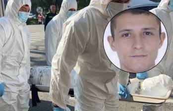 Al fondo, el cuerpo de alias Venezuela. En el círculo, su foto. FOTO: Cortesía Policía de Antioquia