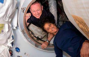 Suni Williams y Butch Wilmore, los astronautas varados en la Estación Espacial Internacional desde junio. Iban a permanecer ocho días en el espacio, pero ahora su estadía se prolongará hasta febrero de 2025, cuando está programado su regreso con la misión de SpaceX. FOTO: Cortesía Nasa