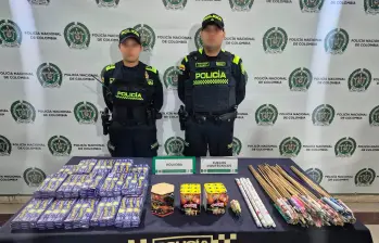 Entre la pólvora decomisada hay una buena cantidad de chispitas y voladores. FOTO: Cortesía Alcaldía de Bello