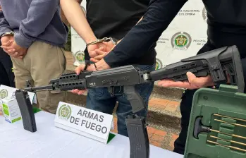 Este fue el fusil traumático que incautaron las unidades de la Policía Metropolitana en un operativo contra la banda Los Rolex, que le responde al grupo delincuencial La Terraza. FOTO: CORTESÍA