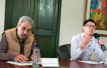 El rector encargado de la Universdad de Antioquia, Héctor Iván García (izq.) y el ministro de Educación, Daniel Rojas Medellín (der.) hablaron de lo que se viene en medio de la intervención del Alma Mater. FOTO: EL COLOMBIANO