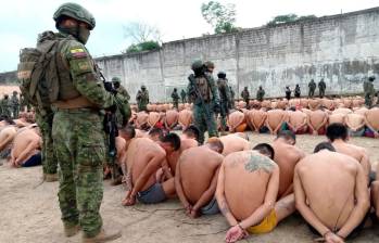 Ecuador pretende deportar a 1.500 presos colombianos. FOTO X @FFAAECUADOR
