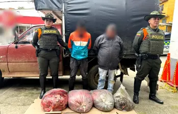 Los sospechosos fueron detenidos y podrían ser procesados por el delito de corrupción de alimentos. FOTO: Cortesía Policía Antioquia
