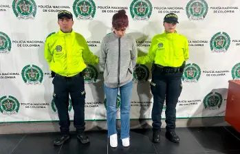 La mujer fue trasladad en avión hasta Bogotá para la audiencia de legalización de captura e imputación de cargos. FOTO CORTESÍA 