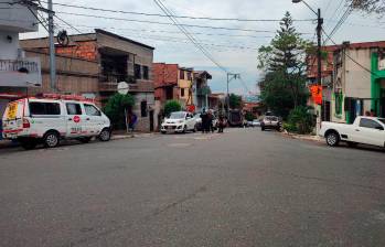 En este punto de la calle 71A con la carrera 47, en Aranjuez, ocurrió el asesinato de Alexis Quintero Restrepo, alias El Cabezón, quien habría heredado el poder de la banda Los Rolex, luego del asesinato de alias Mono Rolex. FOTO: ANDRÉS GARCÍA HERNÁNDEZ