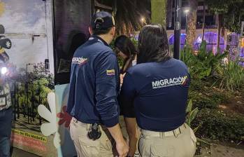 El propósito principal de las autoridades es identificar irregularidades en el estatus migratorio de turistas y verificar si hay extranjeros con antecedentes de explotación sexual. FOTO: Cortesía Migración Colombia
