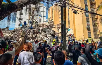 Tres días después del terremoto, la respuesta del sector eléctrico muestra un avance significativo: los cascos urbanos de los municipios afectados ya están energizados y el porcentaje de clientes pendientes se redujo de manera considerable. FOTO: Colprensa.