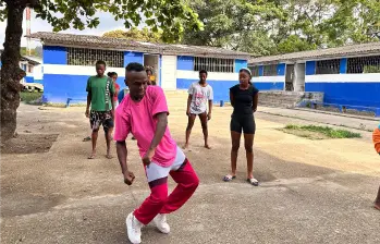 Jóvenes de colectivos del Pacífico sur presentaron piezas de danzas afrourbanas en el festival Tumaco siente la danza, resultado del proceso formativo en Al Paso de la Paz. FOTO cortesía