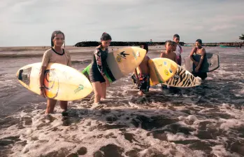 Alrededor de 50 surfistas hacen parte de la Liga de Antioquia, aquí varios de ellos. Foto Cortesía