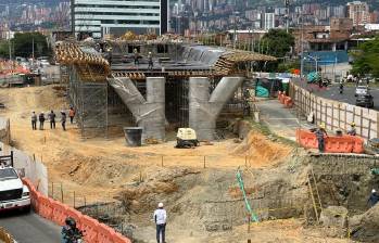 Vaciado de viga, intercambio vial a desnivel de la avenida Las Vegas con la calle 50 Sur, entre Envigado-Sabaneta. Fotos: Cortesía. 
