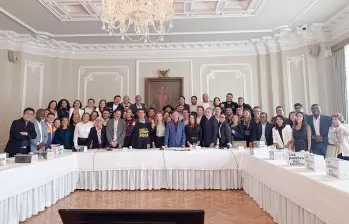 El presidente Gustavo Petro, junto con el excandidato Iván Cepeda, sostuvieron una reunión en Casa de Nariño con la bancada del Pacto Histórico. Foto: Presidencia
