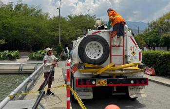 Con los riegos y lavados con agua captada de lluvias y recirculación no potable, actualmente se intervienen más de 40 espacios públicos. Foto: Cortesía