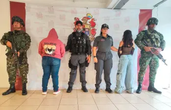 Las dos menores fueron rescatadas por el Ejército en Copacabana. FOTO: Cortesía Ejército