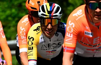 Egan Bernal, actual campeón nacional, dice que se siente feliz en su regreso a Europa, y su rostro lo evidencia, sobre todo por el nivel que viene exhibiendo. FOTO @INEOS