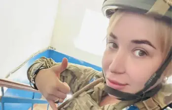 Keti Leshkasheli, médica georgiana que sirvió como paramédica en la Legión Internacional de Ucrania, fue una de las más de 20 mujeres cuyas fotos fueron usadas por canales prorrusos de Telegram para difundir denuncias falsas de violación. / Foto: Keti Leshkasheli