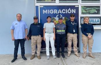 Este es el momento de la captura de alias Gokú y Kata, eran requeridos por la justicia de Venezuela por delitos como trata de personas, hurto agravado y homicidio. FOTO: Cortesía Migración Colombia