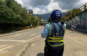 La vía se habilitó tras culminar las obras de reparación adelantadas tras el socavón que se registró el pasado 28 de enero, a causa de la creciente súbita de la quebrada La Poblada. FOTO: Cortesía Alcaldía de Medellín