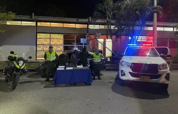 Operativo en la vía Ibagué-Melgar deja tres capturados y arsenal incautado FOTO: AUTORIDADES.