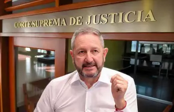 “Lo que hice, lo hice de acuerdo al orden jurídico”: Pedro Suárez Vacca ante los magistrados de la Corte en medio de las audiencias de juzgamiento. FOTO Facebook Pedro Suárez Vacca, ilustración El Colombiano .
