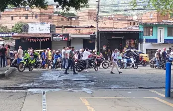 El hecho generó preocupación entre la comunidad del barrio Playa Rica, que vivió momentos de angustia producto del intercambio de disparos. FOTO Cortesía Denuncias Antioquia. 