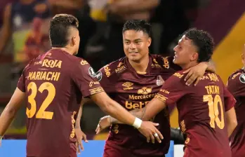 Sebastián Guzmán, Luis Sandoval (centro) y Juan Pablo Torres, entre las figuras del Tolima en el triunfo ante Nacional. FOTO X-TOLIMA