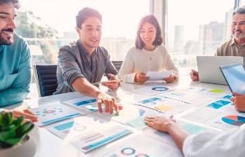 Sectores como las ingenierias y negocios internacionales se posicionan como los de mejor remuneración en el país. FOTO: GETTY