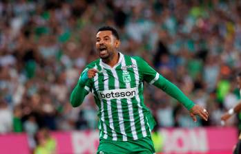 Edwin Cardona marcó de penalti el primer gol verdolaga. FOTO CAMILO SUÁREZ