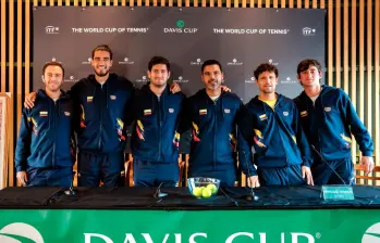 El equipo colombiano de la Copa Davis es capitaneado por Alejandro Falla (en el centro de la foto), y viene de vencer a Marruecos. Foto: Fedecoltenis